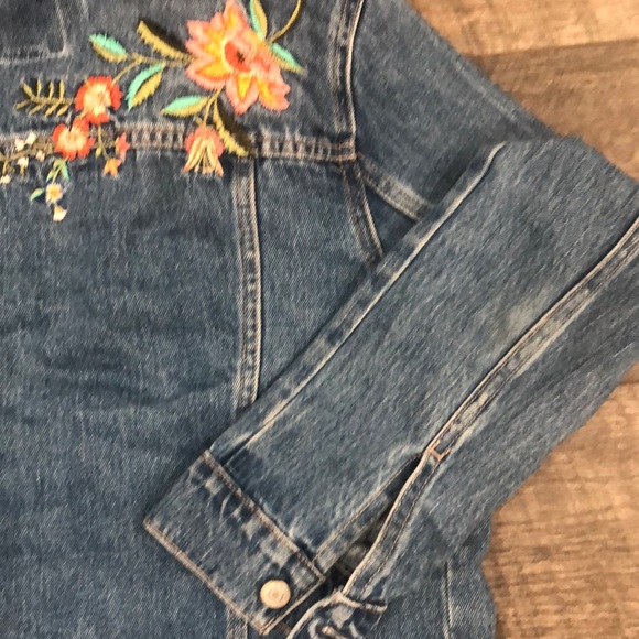 Embroidered Floral Jean Jacket OLD NAVY - Picture 7 of 8
